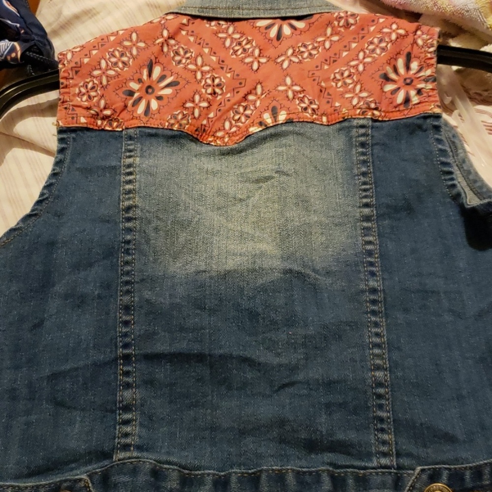 Vest - Picture 2 of 2